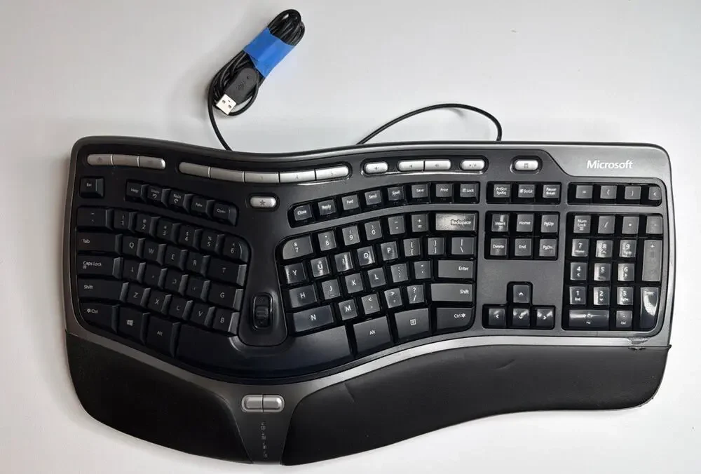 Microsoft Natural Ergonomic Keyboard 4000 v1.0 USB Wired Black